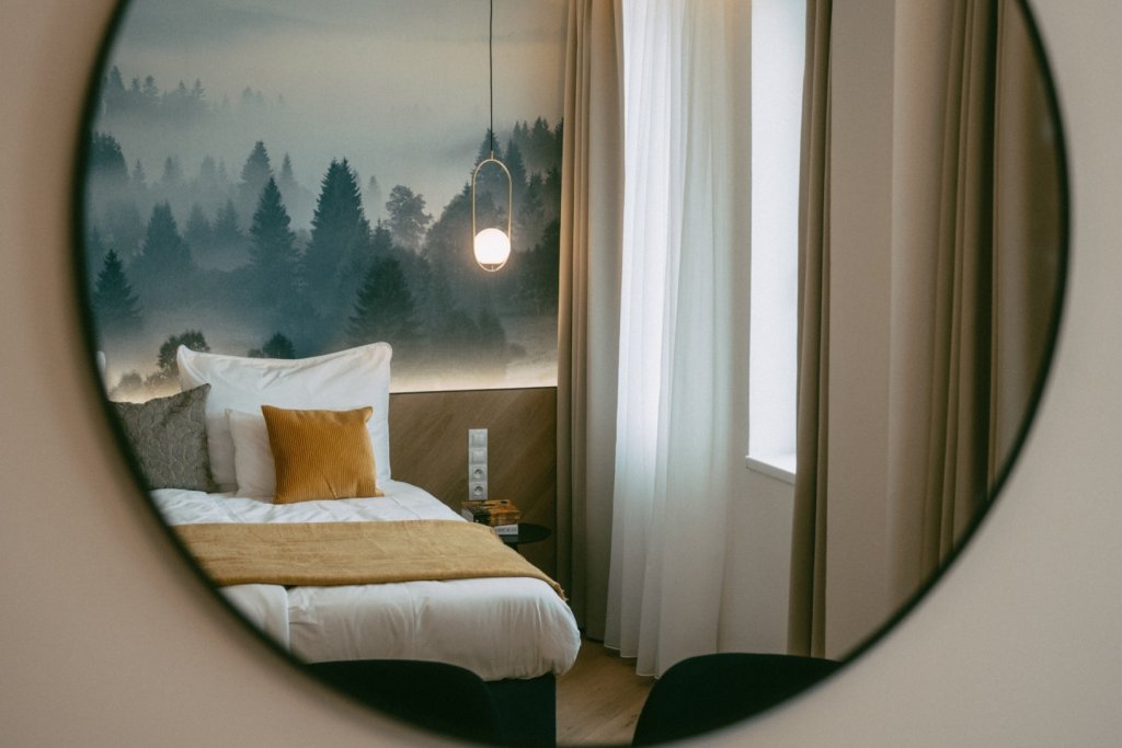 Nová kapitola zapomenutého kraje. Investice 200 milionů proměnila bývalá kasárna v Českém (3) - Resort Český les
