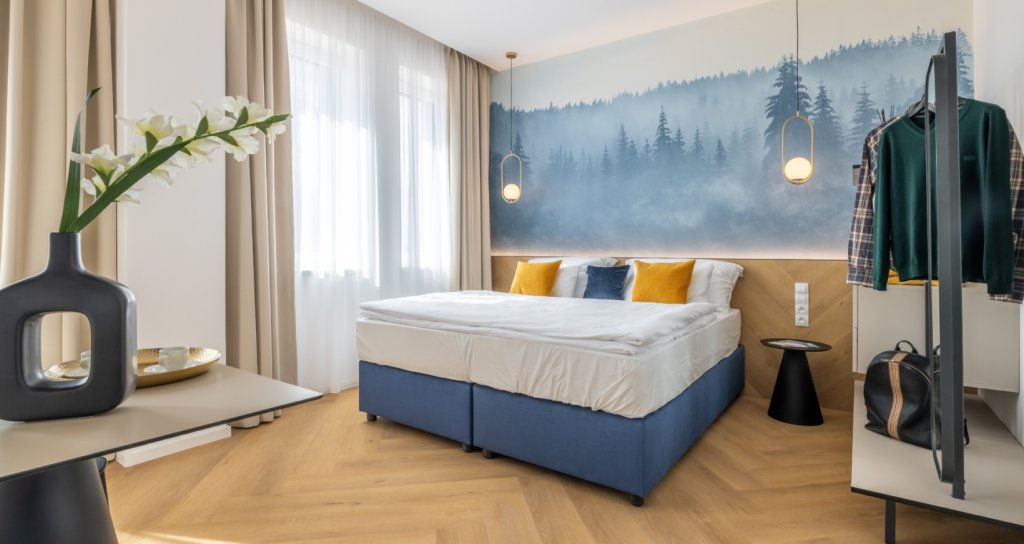 Nová kapitola zapomenutého kraje. Investice 200 milionů proměnila bývalá kasárna v Českém - Resort Český les